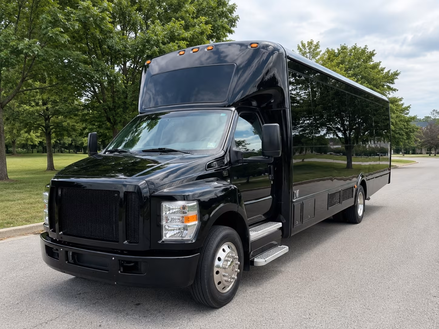 rent an everett prom party bus or charter bus today