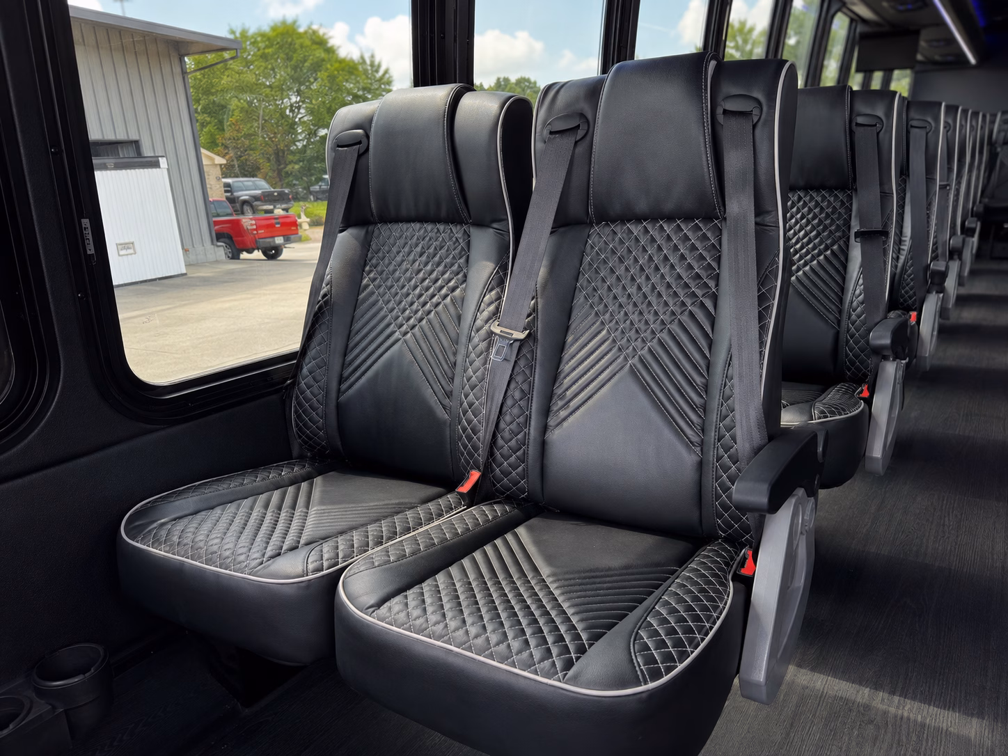 shuttle services for airline crews and airport staff in everett